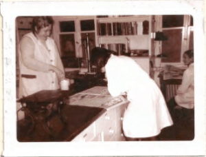 Falken-Apotheke Berlin-Charlottenburg persönliche Beratung früher